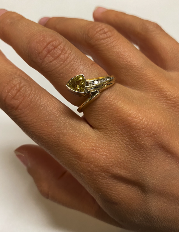 Yellow Sapphire and 10 RBC Diamonds Ring - Image 3
