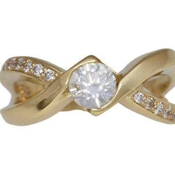 14k Gold & Diamond Criss-Cross Ring