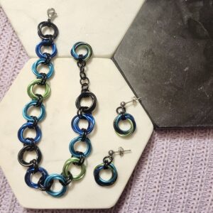 Chainmaille: Mobius Strip Bracelet and Earrings Set